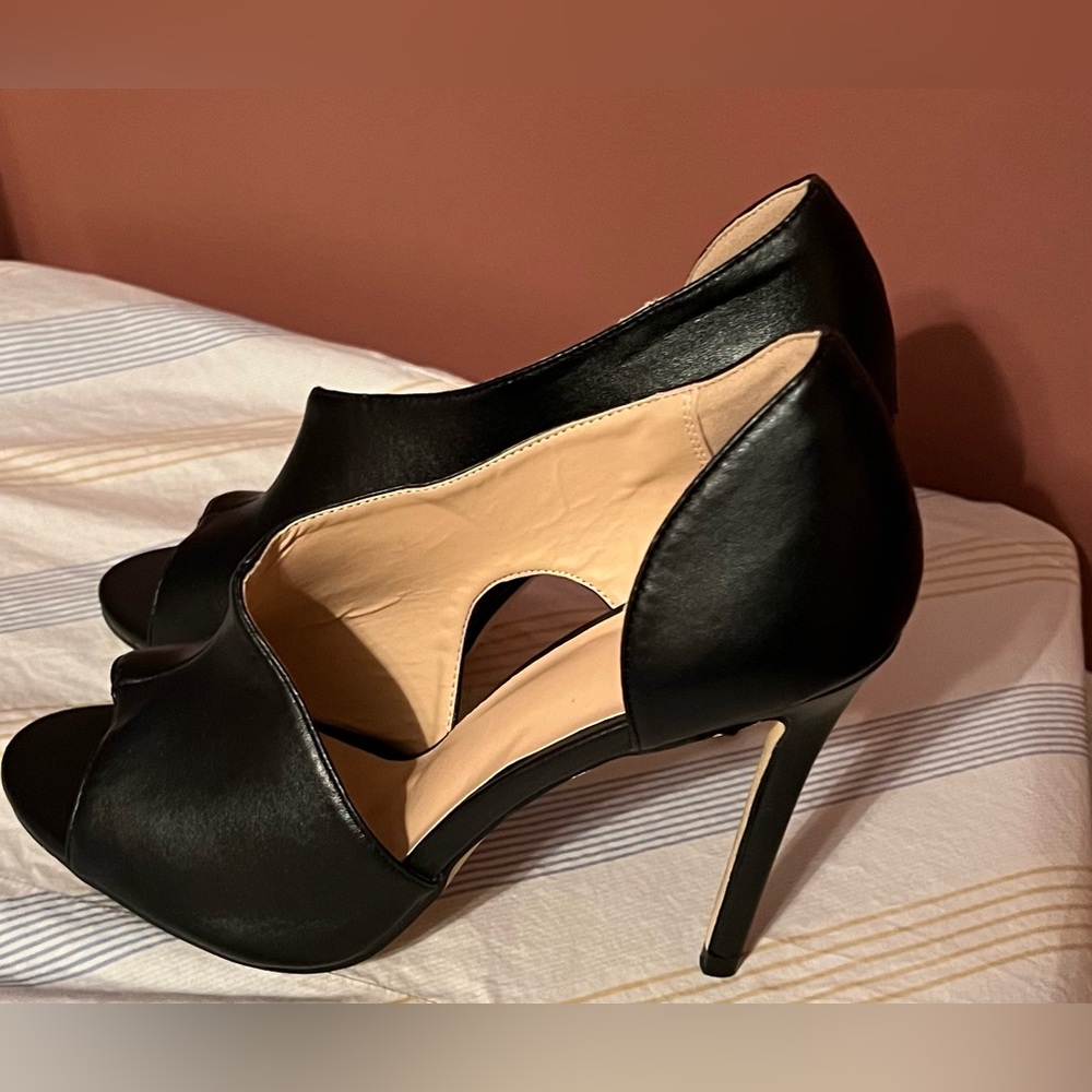 Black stylish high heels size 8